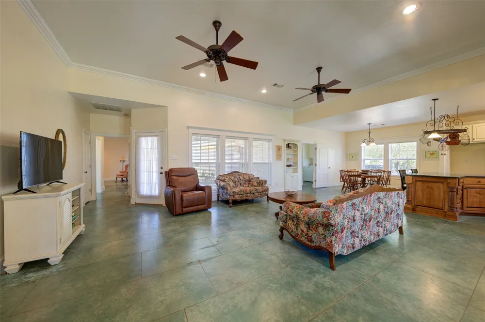 1211 W Fm 922 Valley View, TX 76272