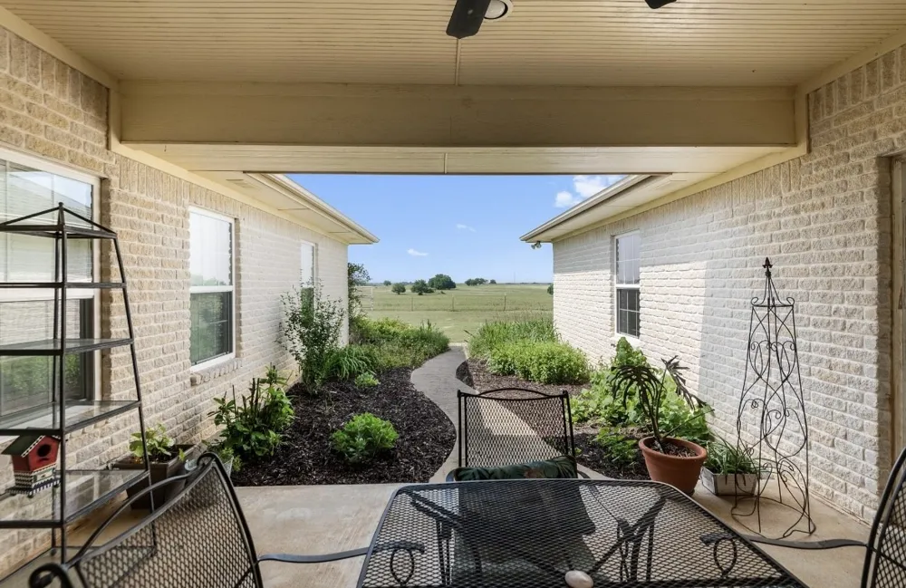 1211 W Fm 922 Valley View, TX 76272