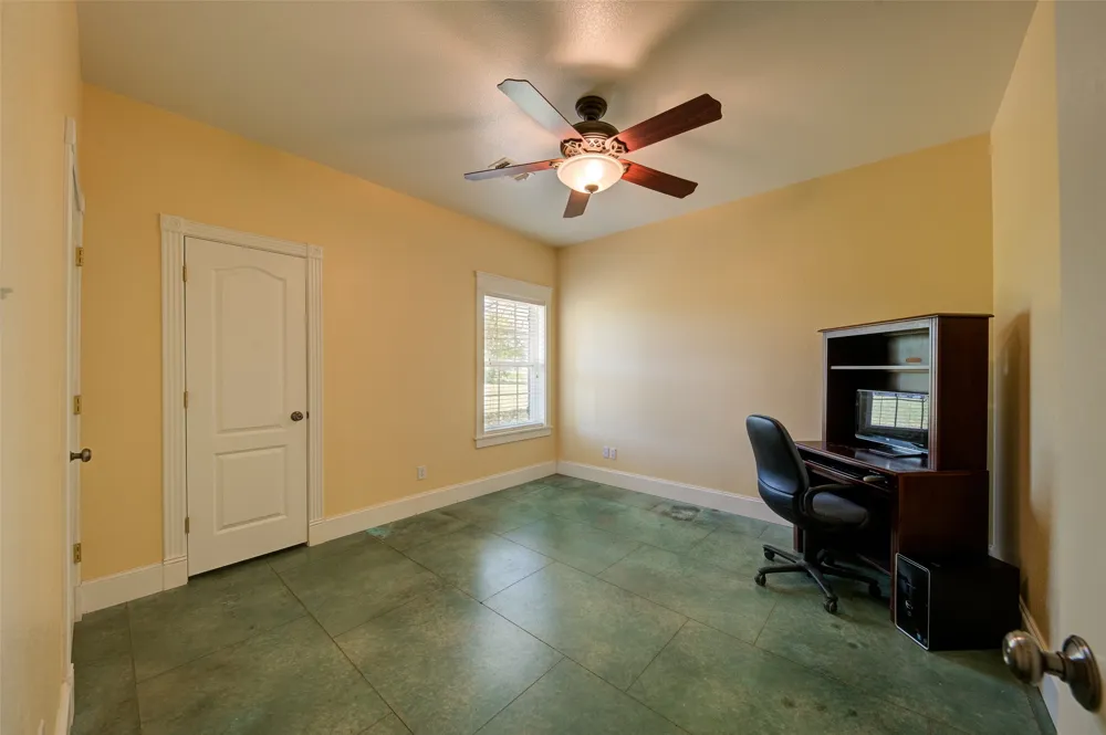 1211 W Fm 922 Valley View, TX 76272