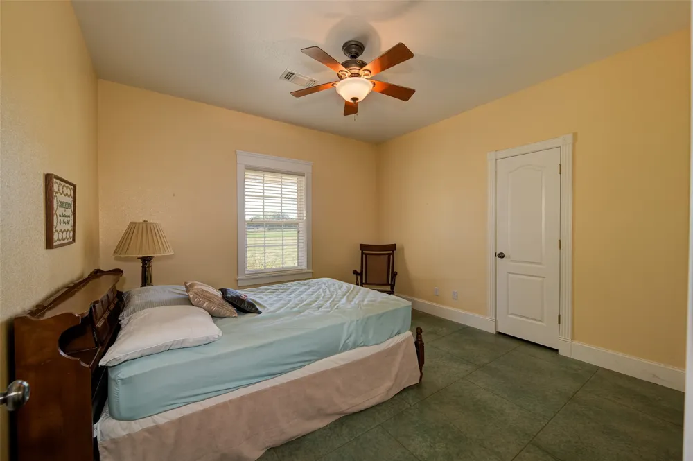 1211 W Fm 922 Valley View, TX 76272