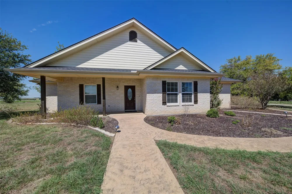 1211 W Fm 922 Valley View, TX 76272