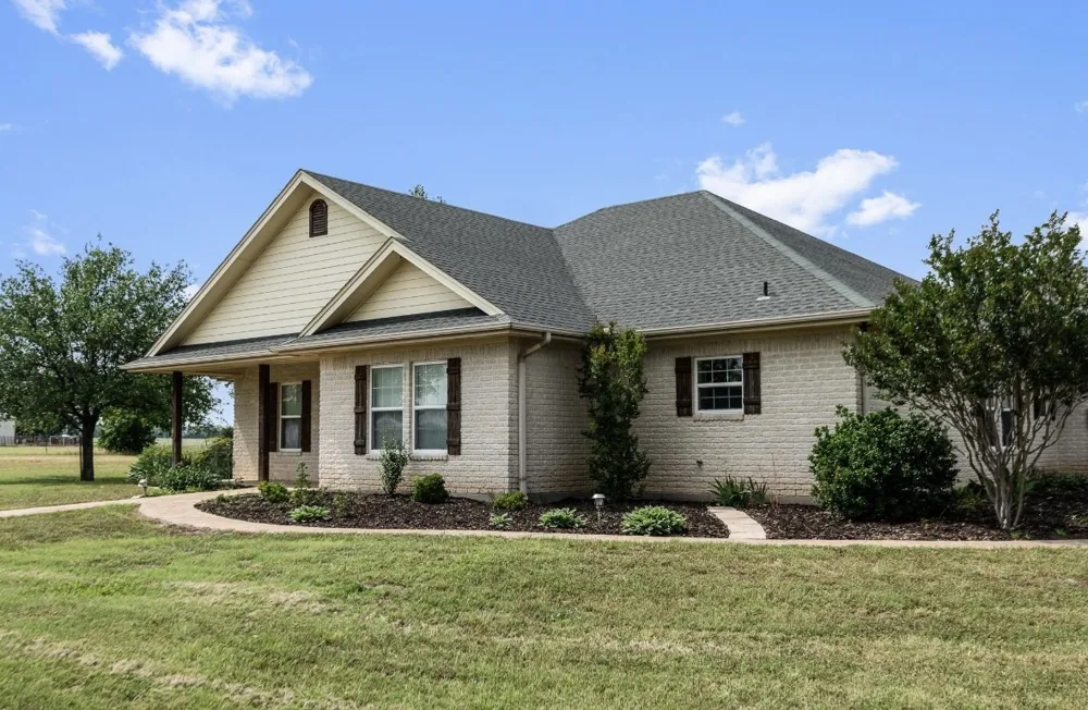 1211 W Fm 922 Valley View, TX 76272