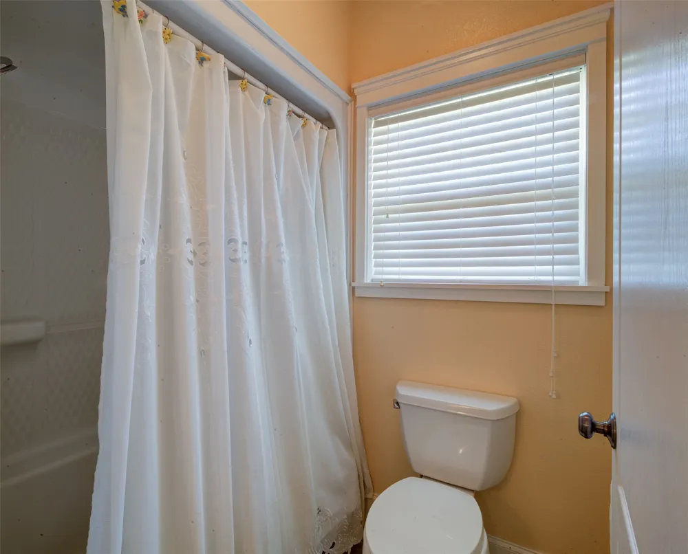 1211 W Fm 922 Valley View, TX 76272