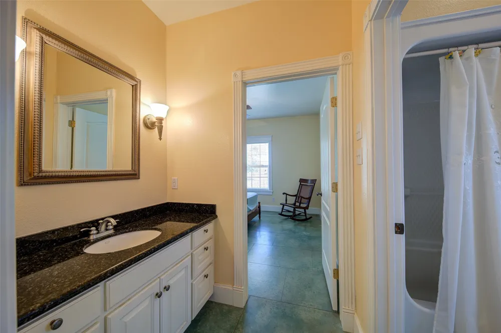 1211 W Fm 922 Valley View, TX 76272