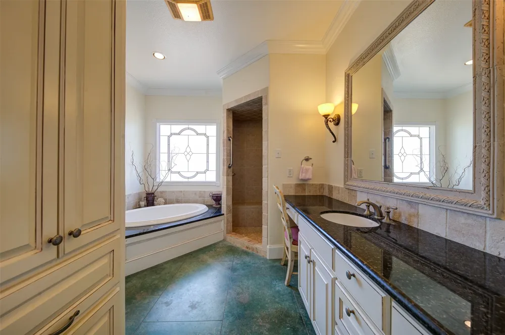 1211 W Fm 922 Valley View, TX 76272