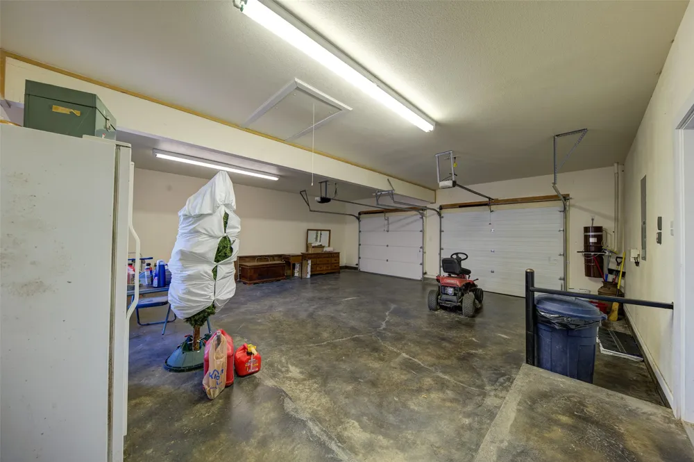 1211 W Fm 922 Valley View, TX 76272