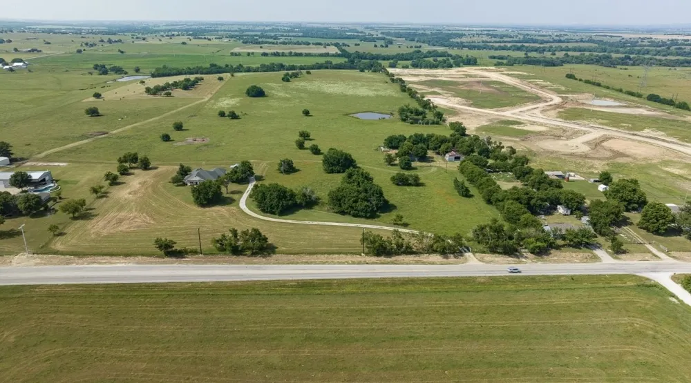 1211 W Fm 922 Valley View, TX 76272