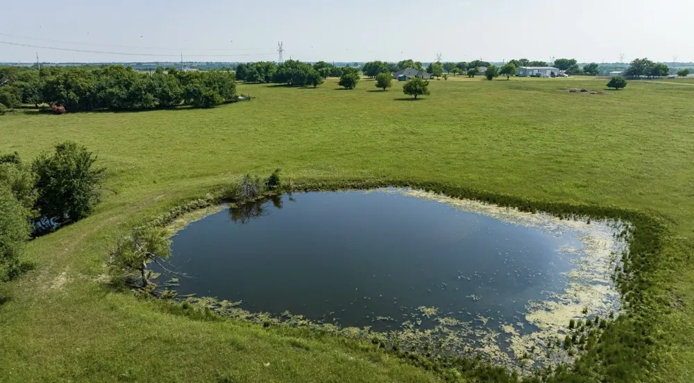 1211 W Fm 922 Valley View, TX 76272