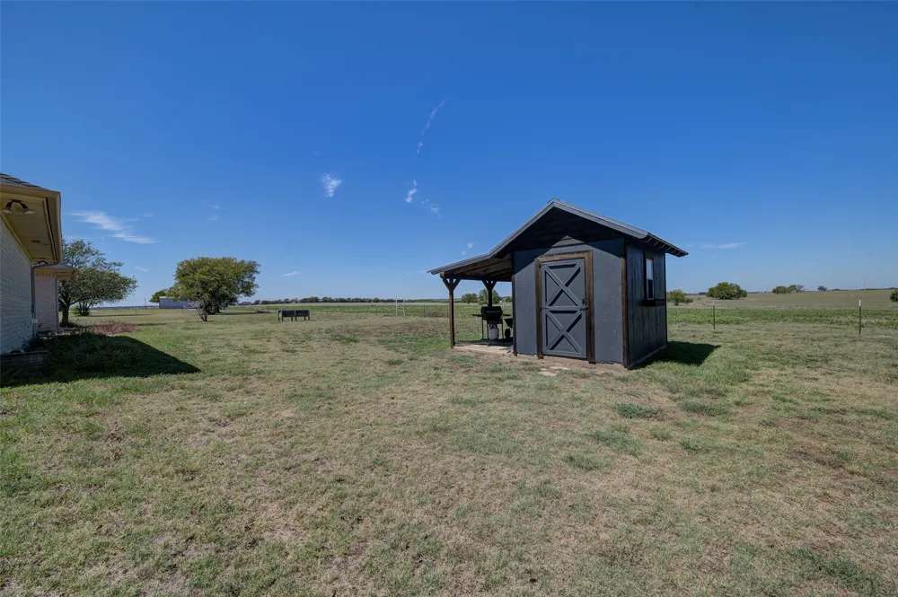 1211 W Fm 922 Valley View, TX 76272