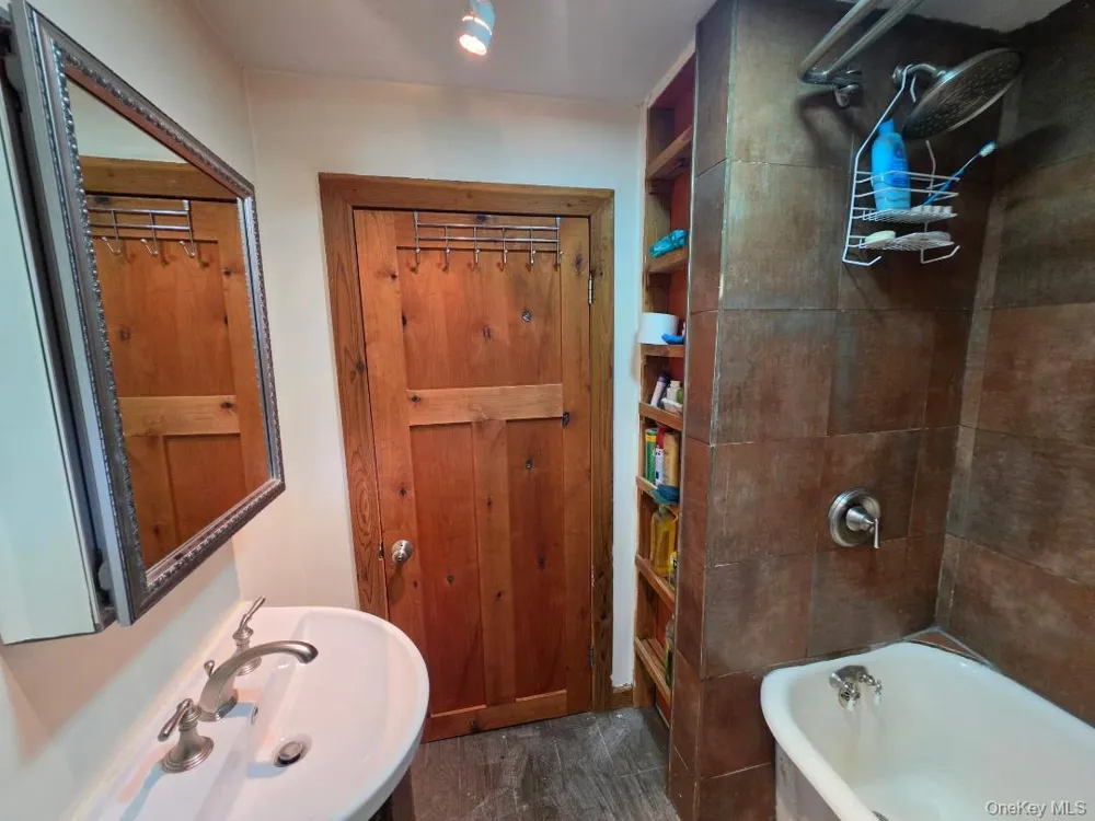 1 Jackson Drive Ellenville, NY 12428