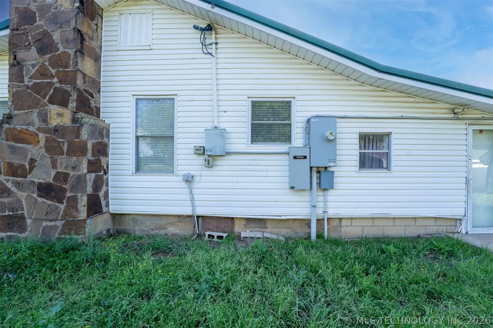 5874 E 273rd Street S Porum, OK 74455