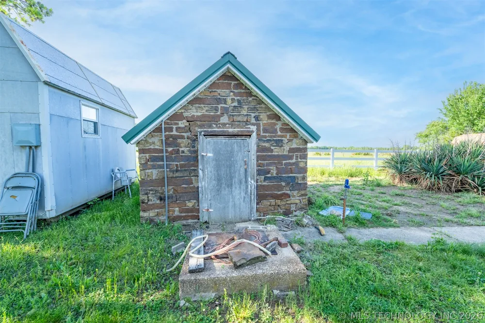 5874 E 273rd Street S Porum, OK 74455