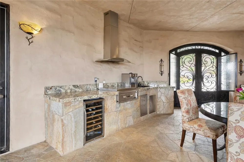 46480 Via Vaquero Temecula, CA 92590