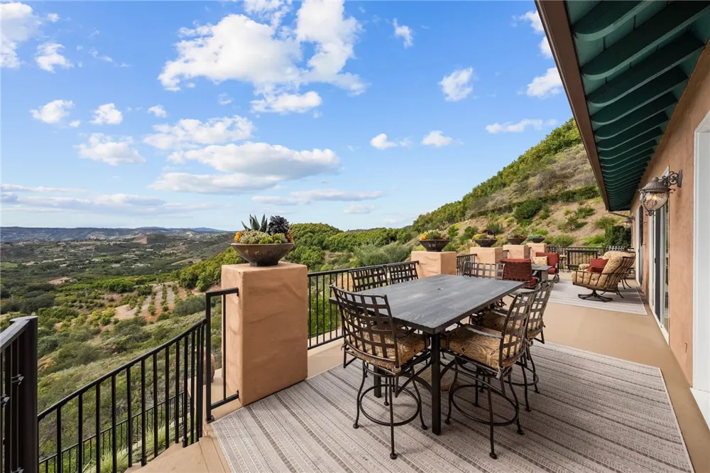 46480 Via Vaquero Temecula, CA 92590