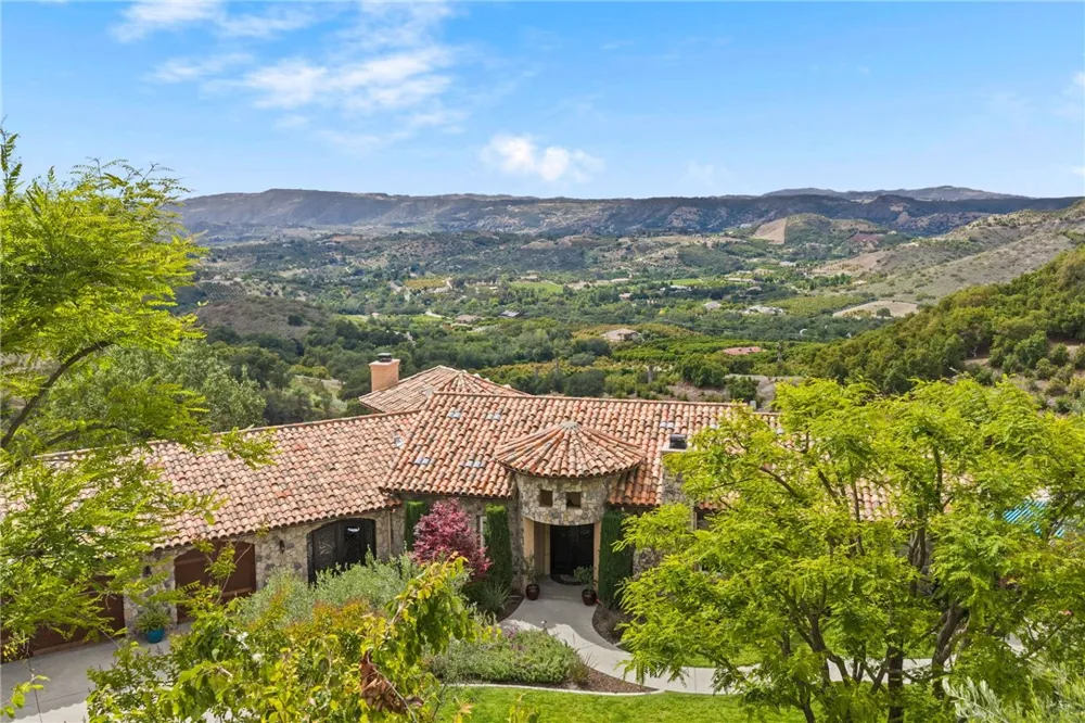 46480 Via Vaquero Temecula, CA 92590
