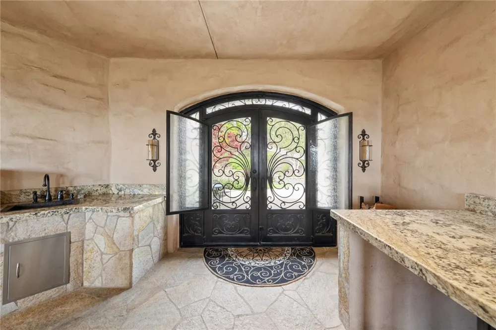 46480 Via Vaquero Temecula, CA 92590