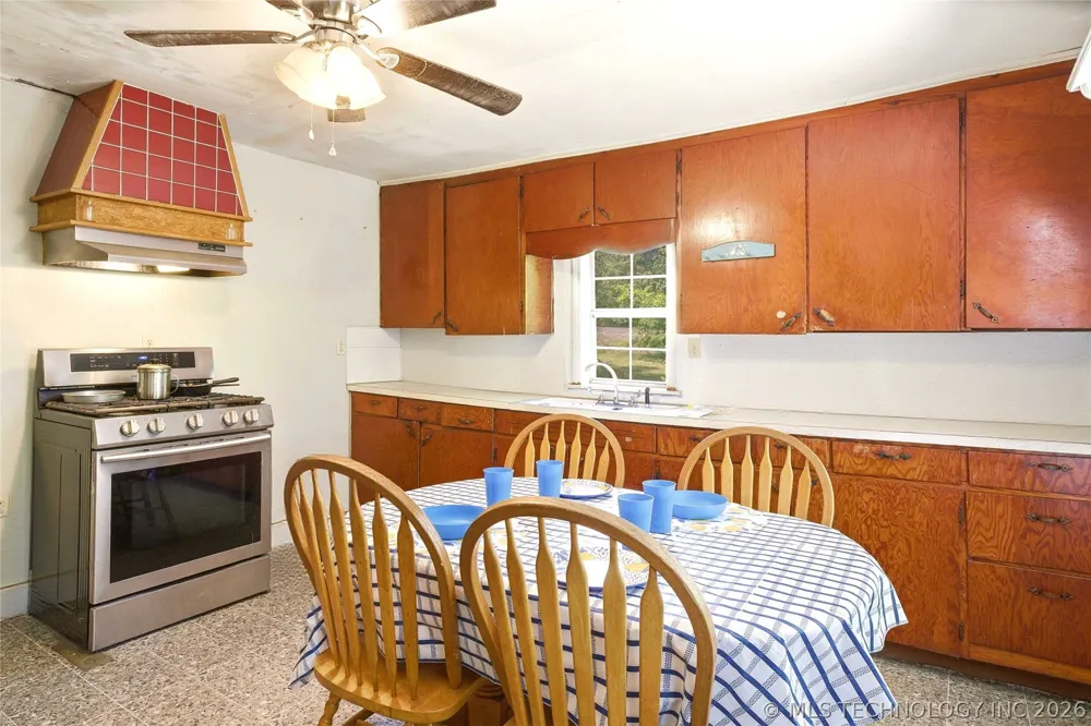464220 E 888 ROAD Stilwell, OK 74960