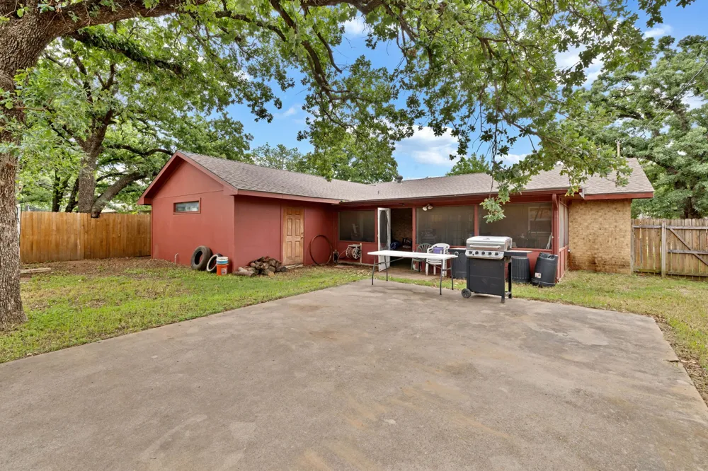 1125 Hillwood Drive Lewisville, TX 75067