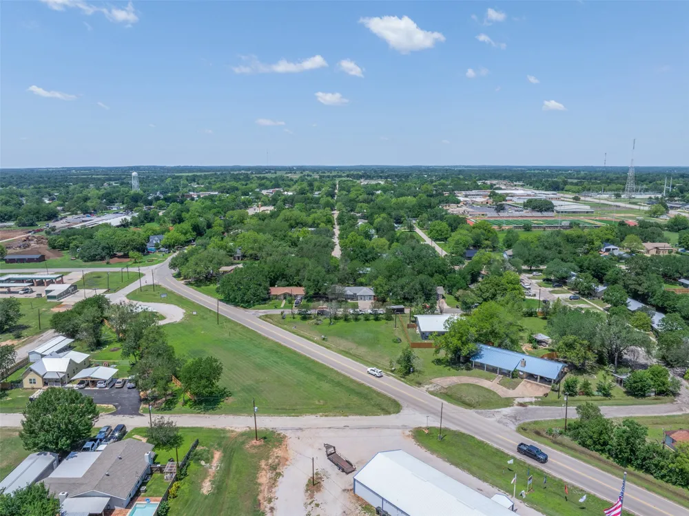 312 Holcombe Drive Lexington, TX 78947