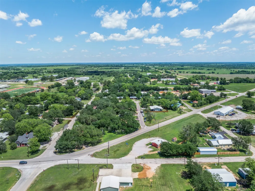 312 Holcombe Drive Lexington, TX 78947