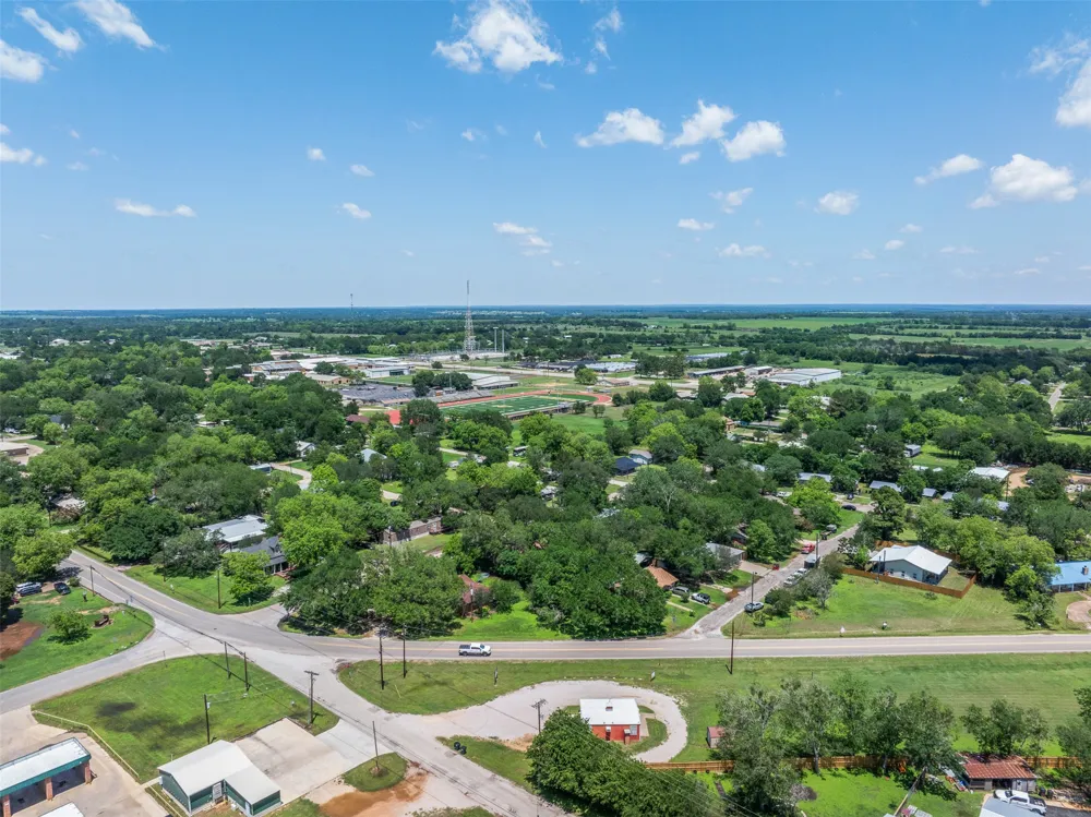 312 Holcombe Drive Lexington, TX 78947
