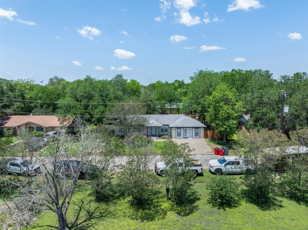 312 Holcombe Drive Lexington, TX 78947