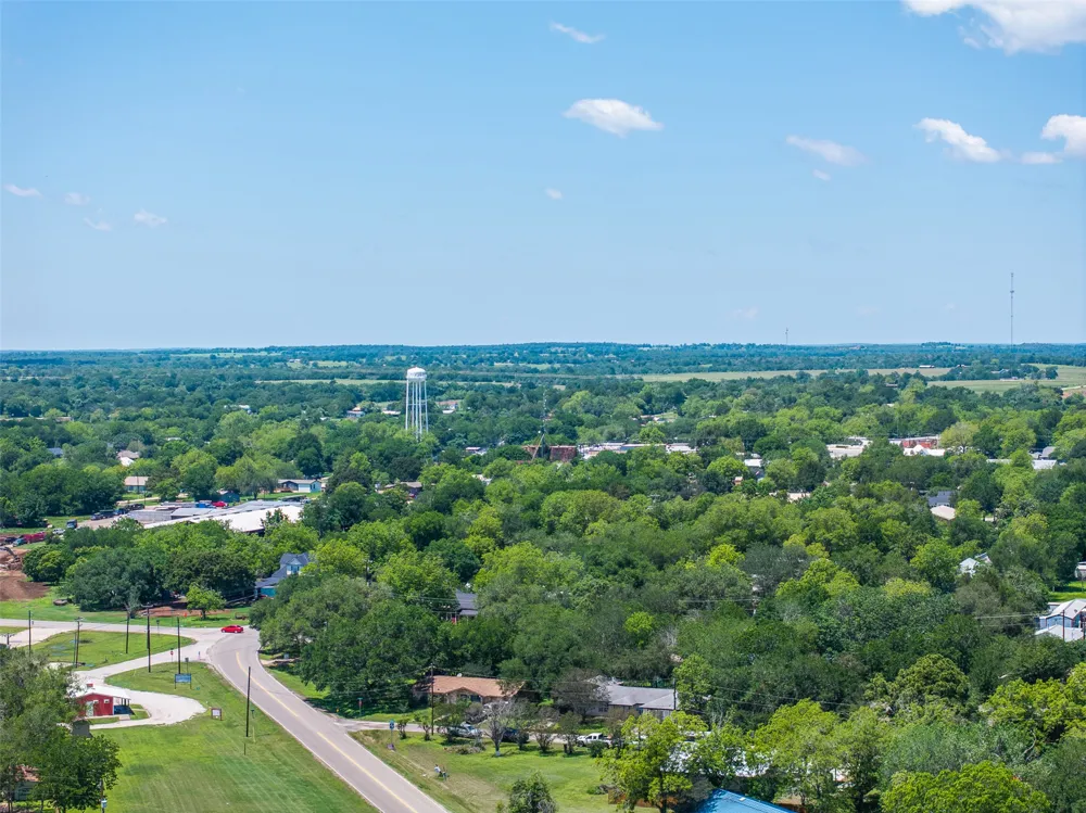 312 Holcombe Drive Lexington, TX 78947