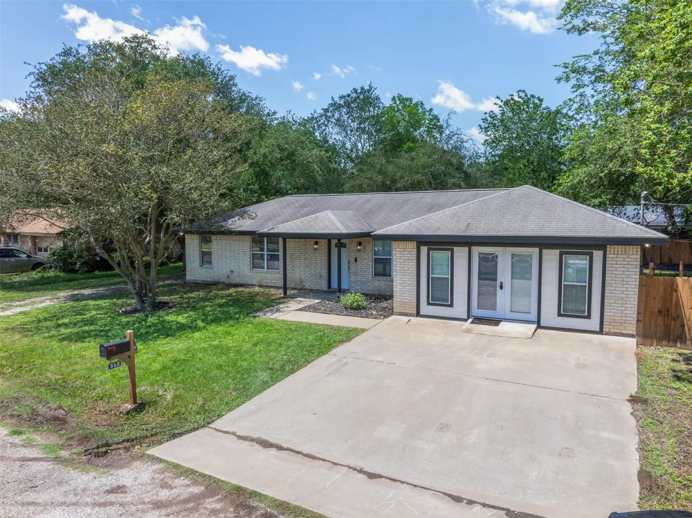 312 Holcombe Drive Lexington, TX 78947