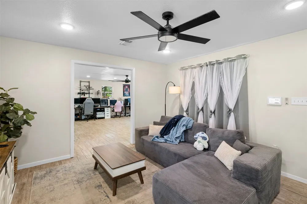 312 Holcombe Drive Lexington, TX 78947