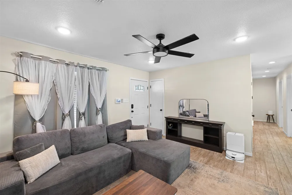312 Holcombe Drive Lexington, TX 78947