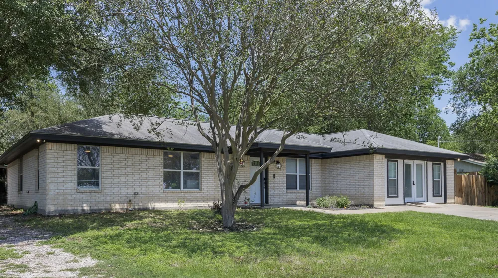 312 Holcombe Drive Lexington, TX 78947