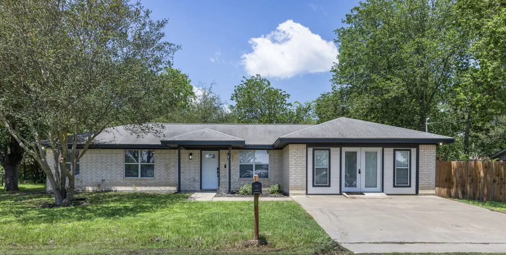 312 Holcombe Drive Lexington, TX 78947