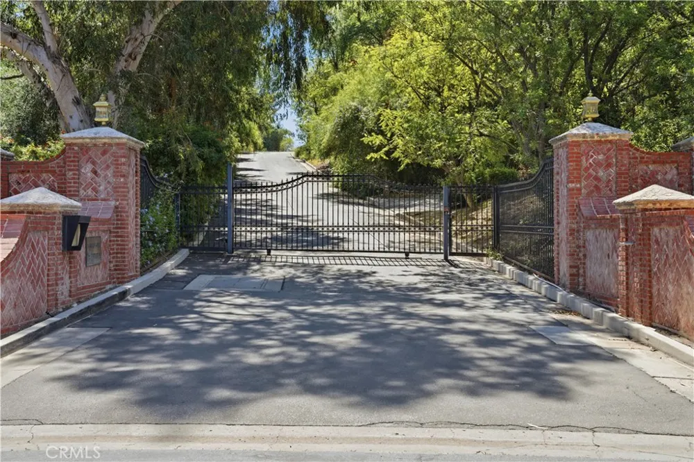 10801 Oakdale Chatsworth, CA 91311
