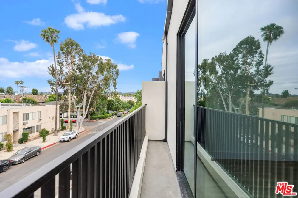 5317 Ben Avenue Valley Village, CA 91607