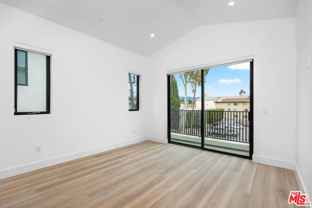 5317 Ben Avenue Valley Village, CA 91607