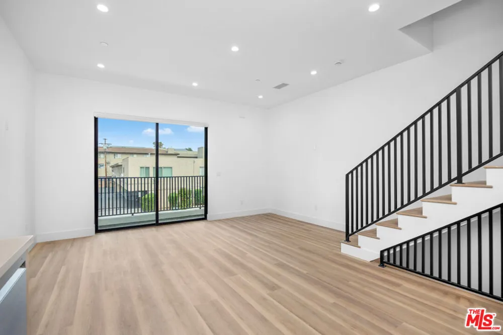5317 Ben Avenue Valley Village, CA 91607