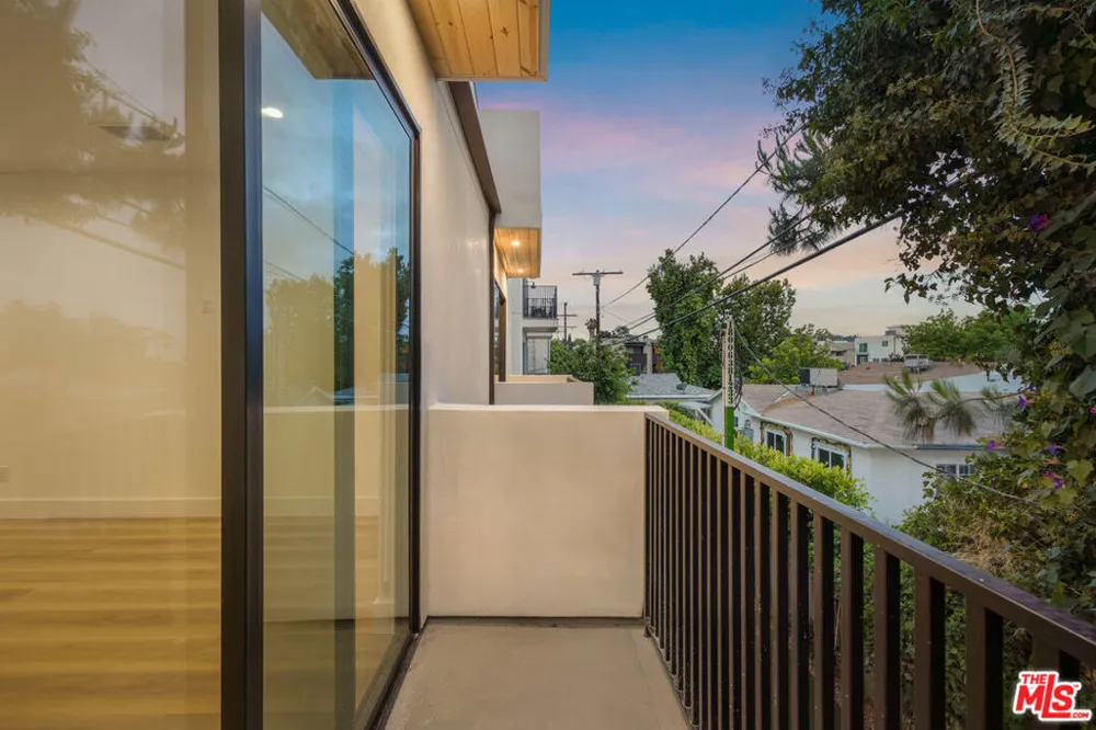 5317 Ben Avenue Valley Village, CA 91607