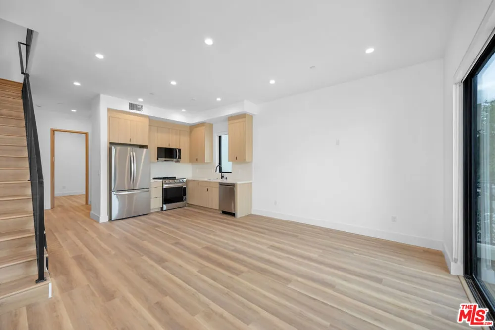 5317 Ben Avenue Valley Village, CA 91607