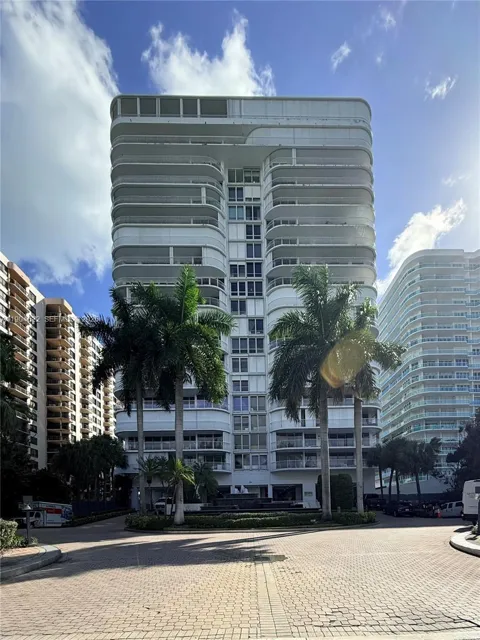 10155 Collins Ave #906