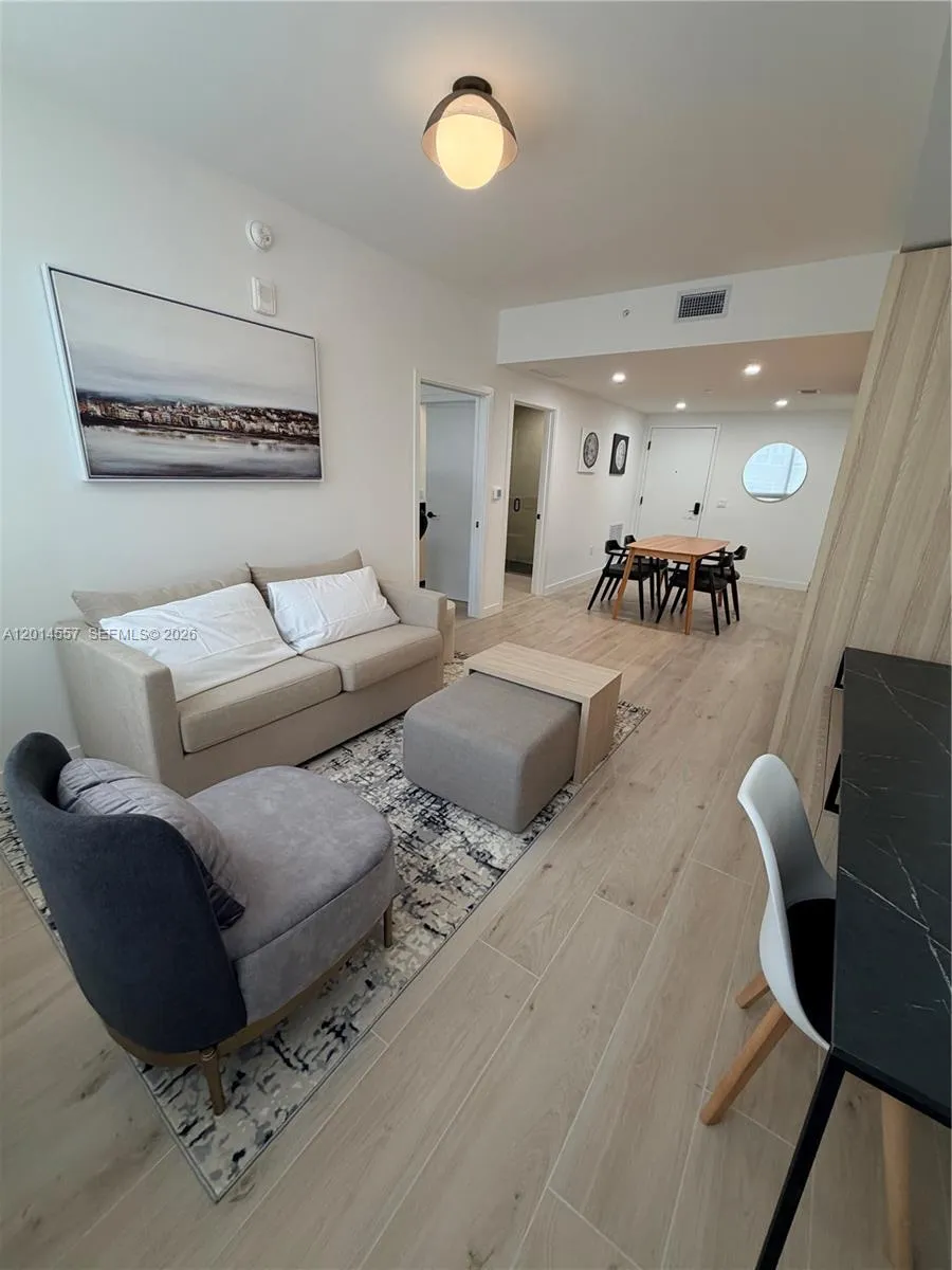225 Miami av #907 Miami, FL 33128