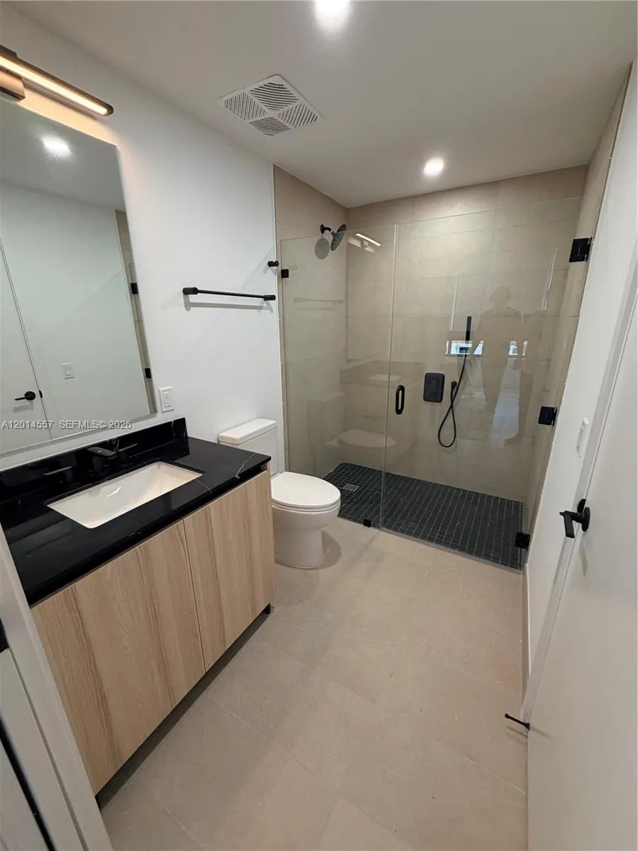 225 Miami av #907 Miami, FL 33128