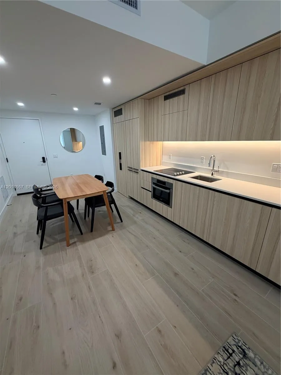225 Miami av #907 Miami, FL 33128
