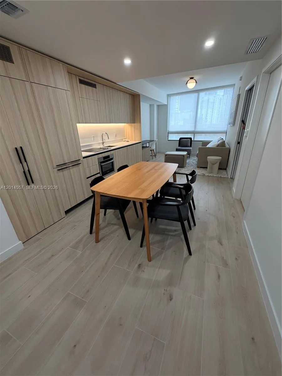 225 Miami av #907 Miami, FL 33128