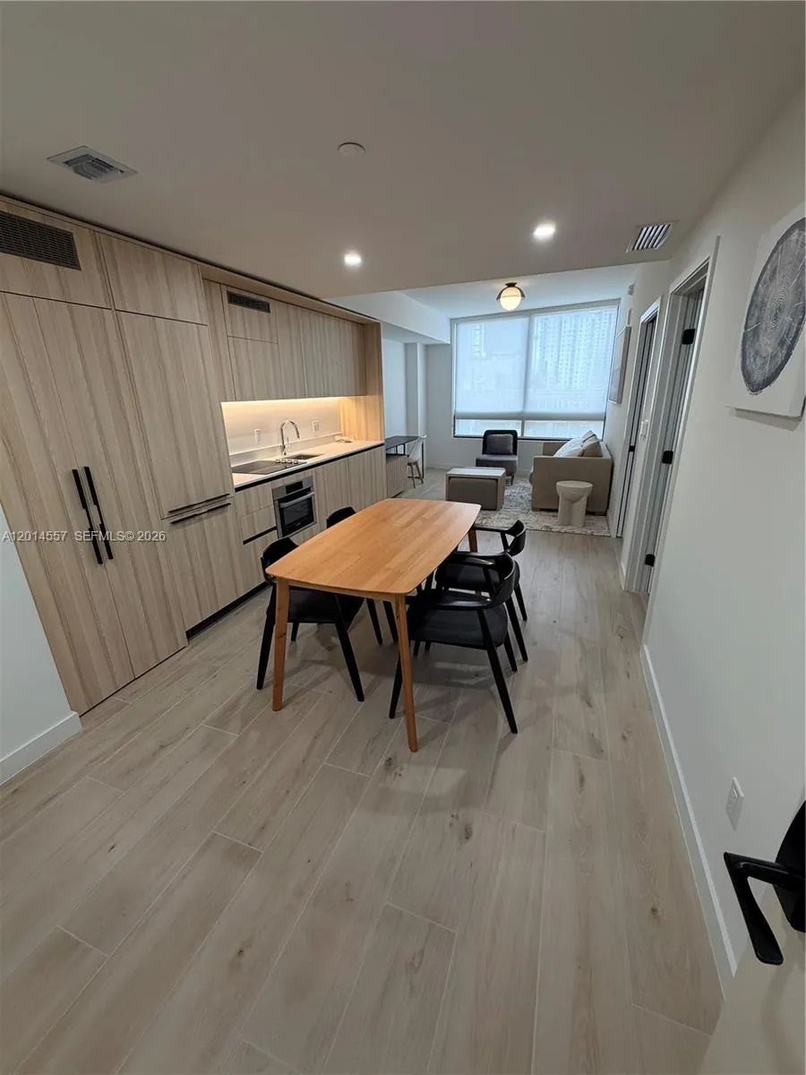 225 Miami av #907 Miami, FL 33128