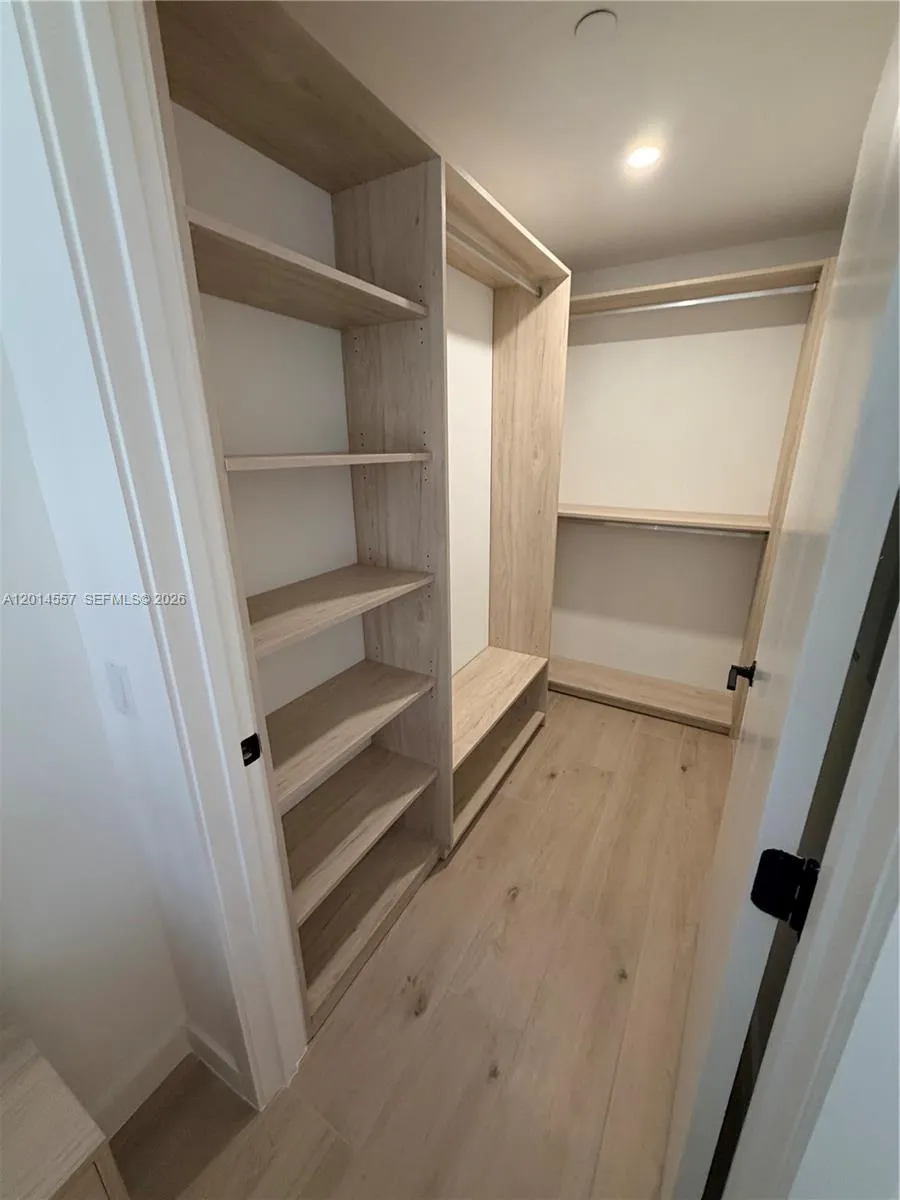 225 Miami av #907 Miami, FL 33128