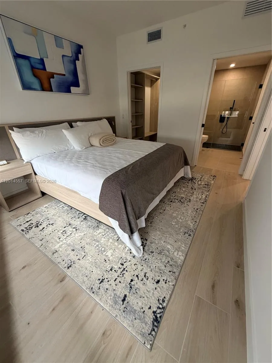 225 Miami av #907 Miami, FL 33128