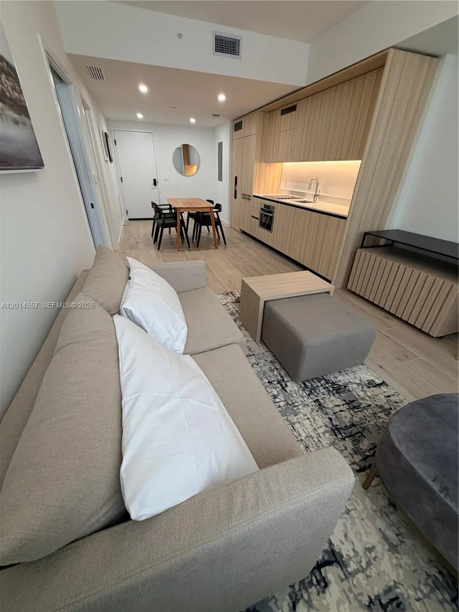 225 Miami av #907 Miami, FL 33128