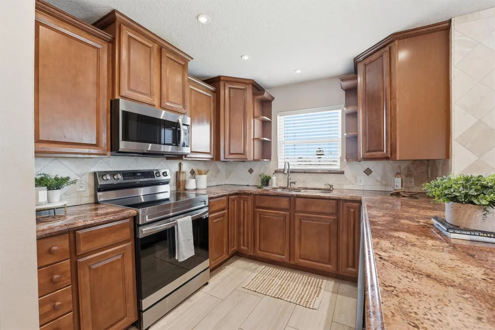 13684 Mutiny Lane Galveston, TX 77554