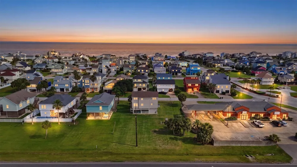 13684 Mutiny Lane Galveston, TX 77554
