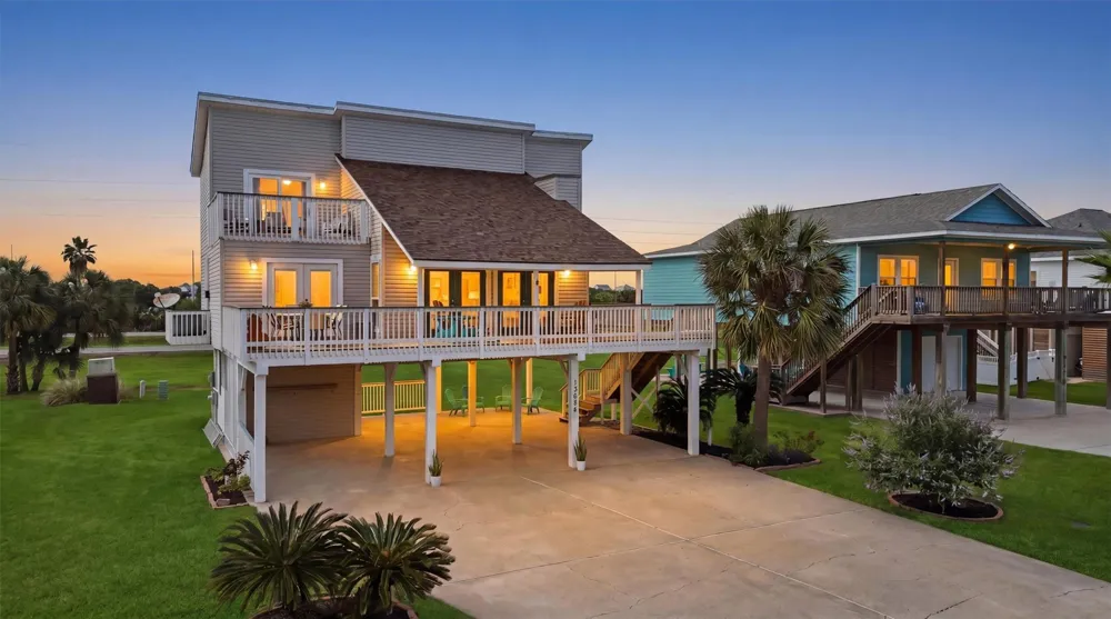 13684 Mutiny Lane Galveston, TX 77554